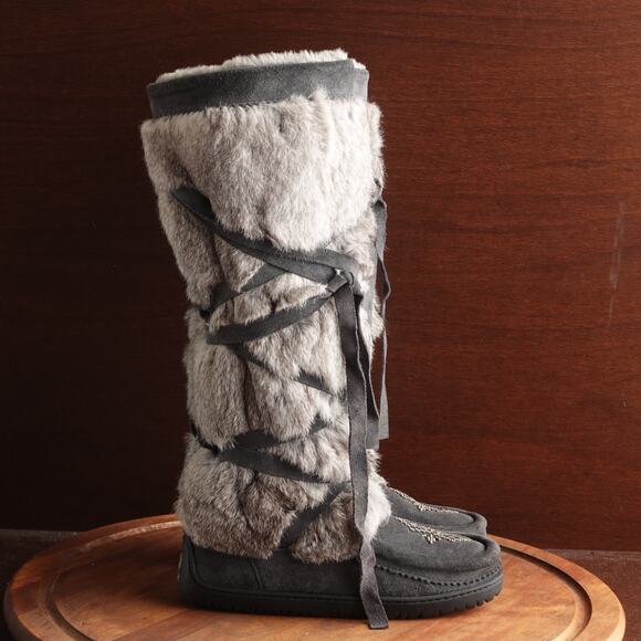 Manitobah Mukluks Boots Women SZ 8 Gray Fur Suede Winter Canada Tall Vibram Bead - Picture 1 of 16